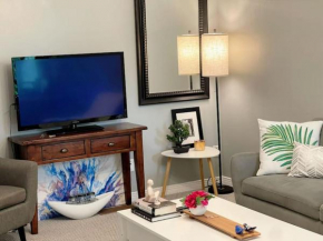 Superb Spacious Loft Old Toronto near Distillery District